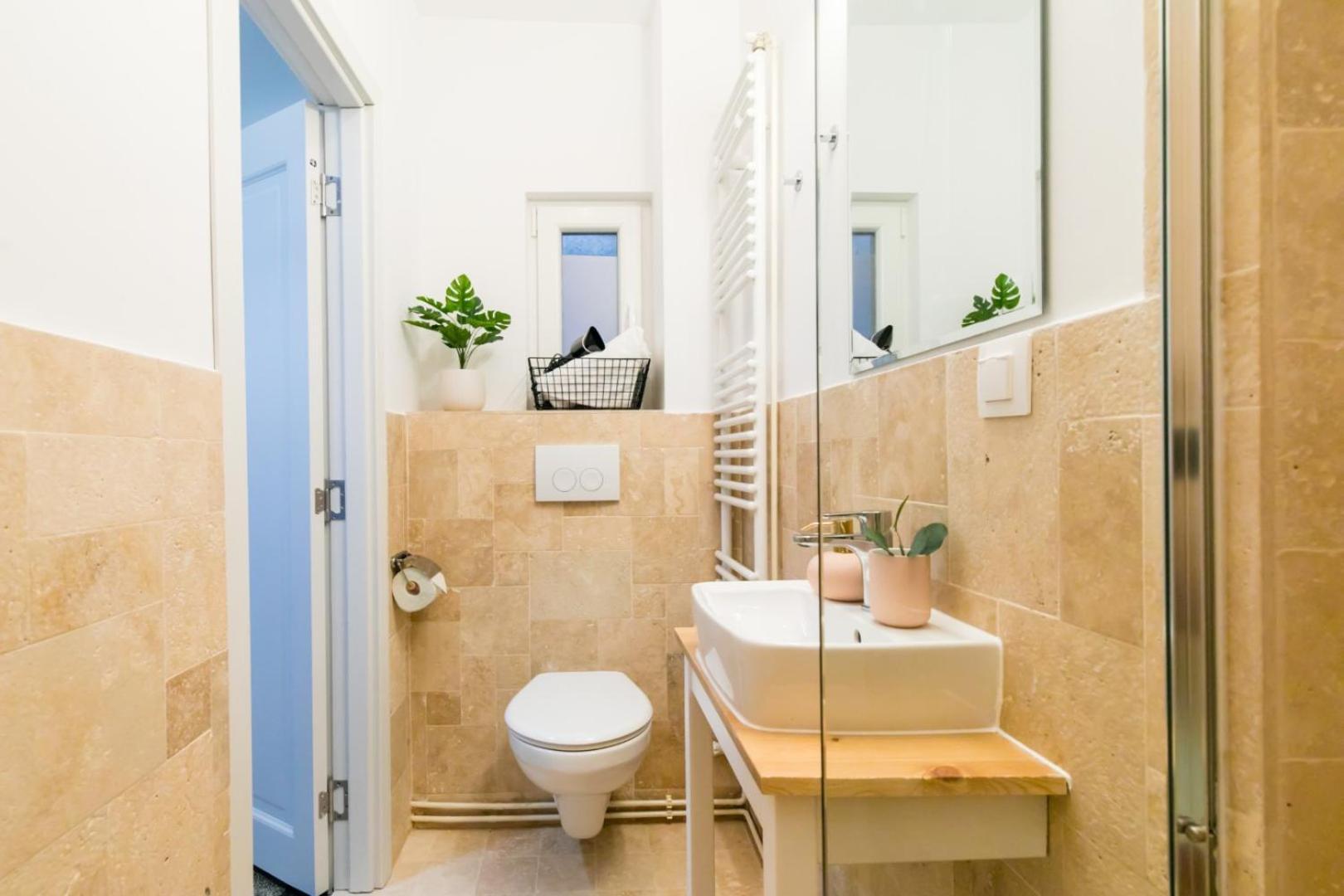 Heart Of The City - Cozy Apartments In Prime Location Букурещ Екстериор снимка