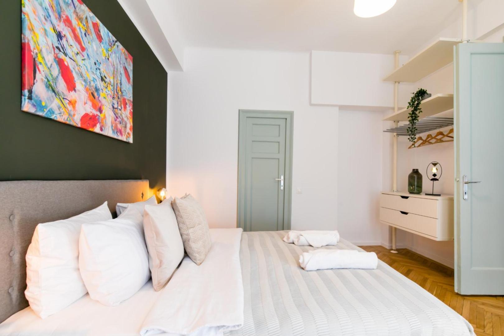 Heart Of The City - Cozy Apartments In Prime Location Букурещ Стая снимка