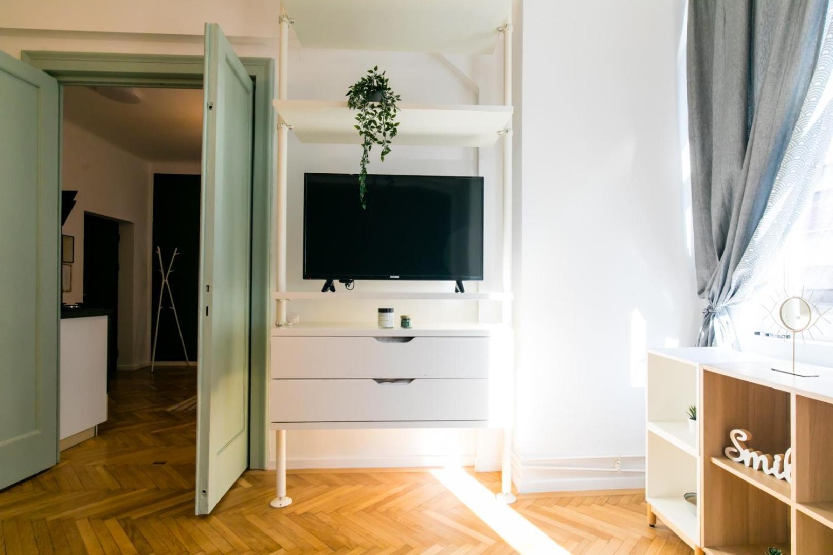 Heart Of The City - Cozy Apartments In Prime Location Букурещ Стая снимка